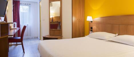 Standard Double Non Smoking | Desk, soundproofing, iron/ironing board, free WiFi