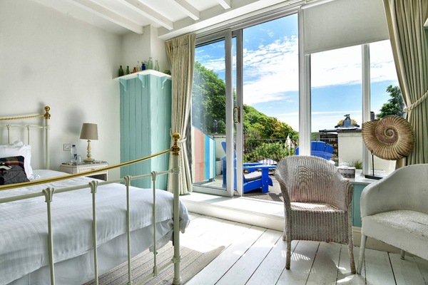 WiFi (free), alarm clocks, bed sheets