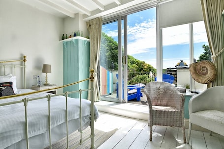 Free WiFi, bed sheets, alarm clocks