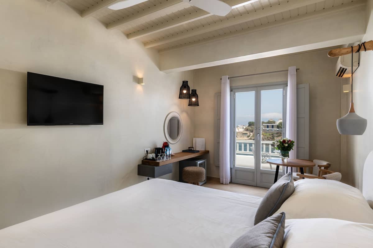 superior room | minibar, in-room safe, individually furnished, desk