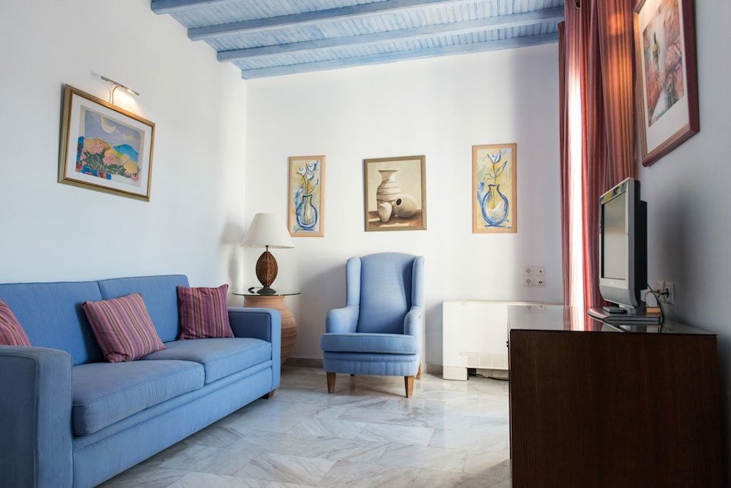 suite | living area | 17-inch plasma tv with digital channels, tv