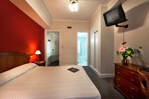 Zimmersafe, Schreibtisch, kostenlose Babybetten, kostenloses WLAN