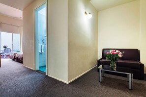 Zimmersafe, Schreibtisch, kostenlose Babybetten, kostenloses WLAN