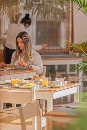 Daily buffet breakfast (EUR 8.5 per person)