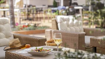 Frühstück und Abendessen, internationale Küche