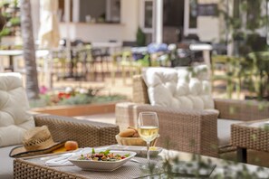 Der serveres morgenmad og aftensmad