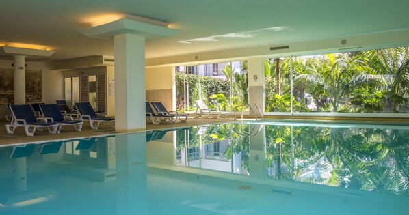Indoor pool, 2 outdoor pools, pool umbrellas, pool loungers