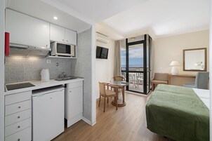 Superior-studiolejlighed - havudsigt | Privat tekøkken | Køleskab, mikrobølgeovn, kogeplade, elkedel