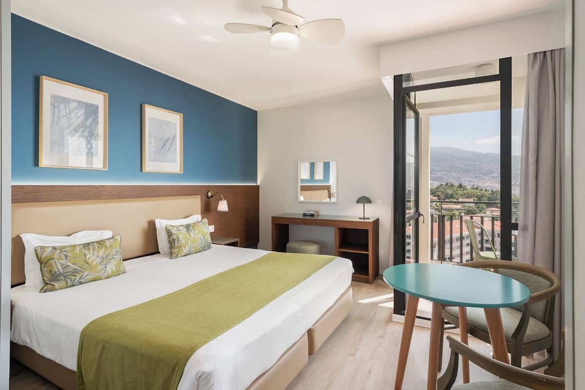Estudio superior, vista al mar | Minibar, cortinas blackout y insonorización 