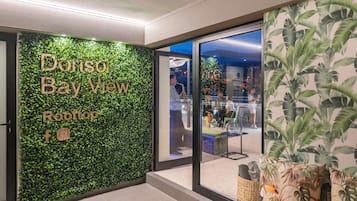 3 bars/lounges, poolside bar