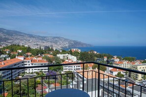 Estudio superior, vista al mar | Exterior