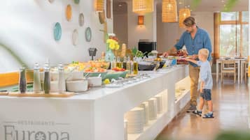 Daily buffet breakfast for a fee
