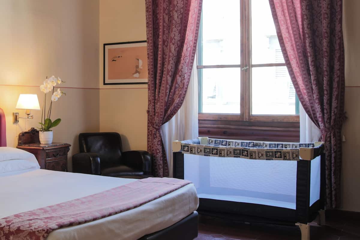 Minibar, in-room safe, desk, iron/ironing board