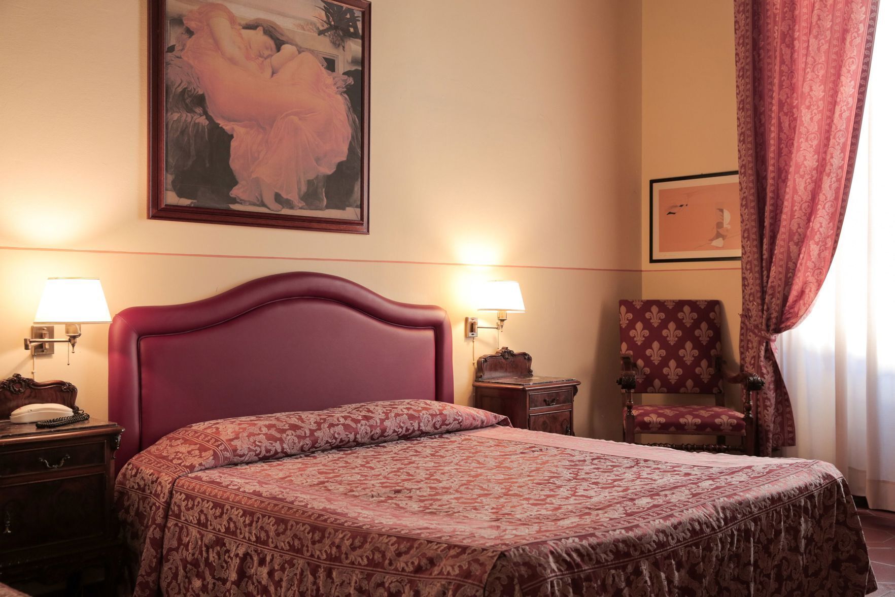 미니바, 객실 내 금고, 책상, 다리미/다리미판