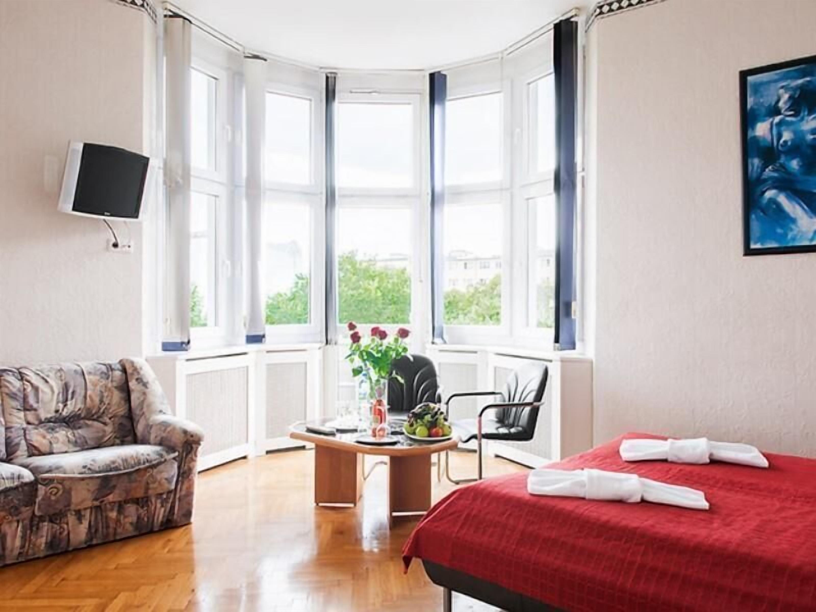 Individually furnished, desk, iron/ironing board, free WiFi