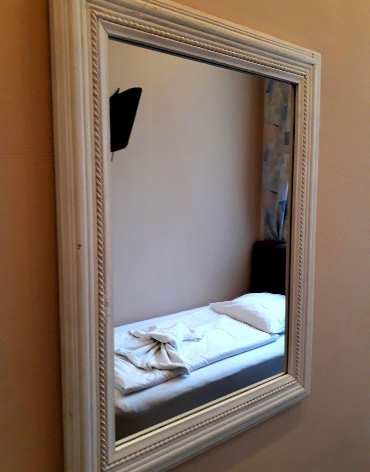 Individually furnished, desk, iron/ironing board, free WiFi