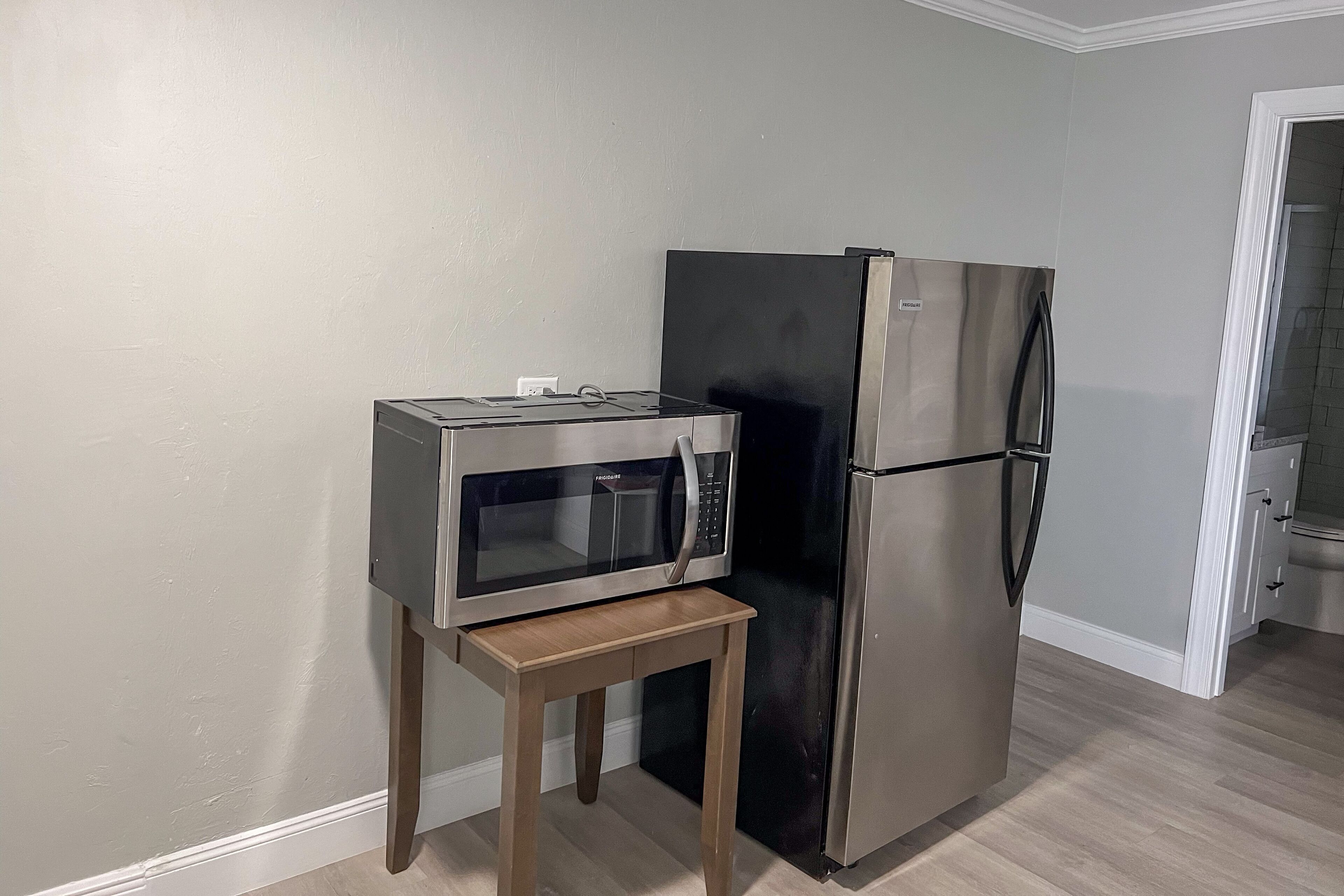 suite, 1 bedroom, kitchenette, lakeside | private kitchenette | fridge, microwave, coffee/tea maker, freezer