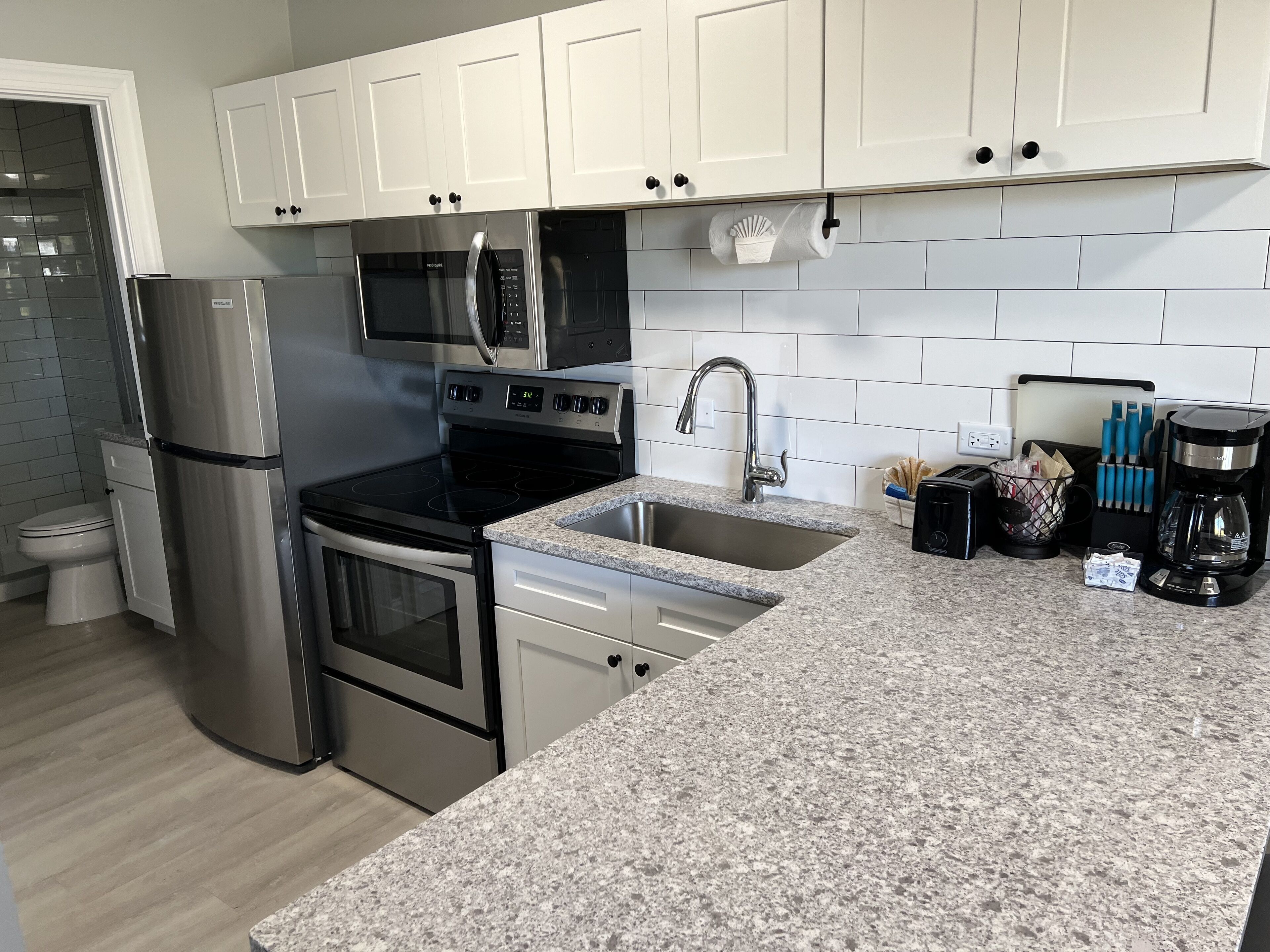 suite, 2 bedrooms, kitchen, lakeside | private kitchen | fridge, microwave, coffee/tea maker, freezer