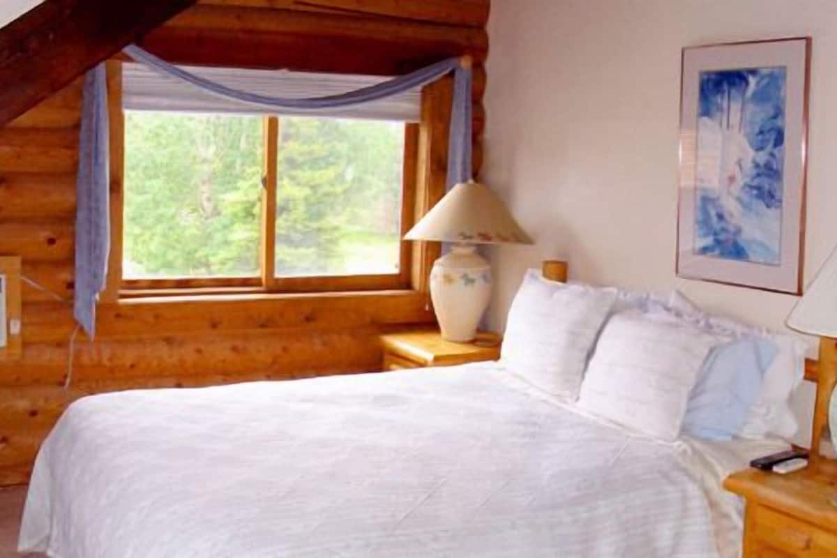 High Country Room | Copriletto in piuma, con stile personalizzato, Wi-Fi gratuito, lenzuola