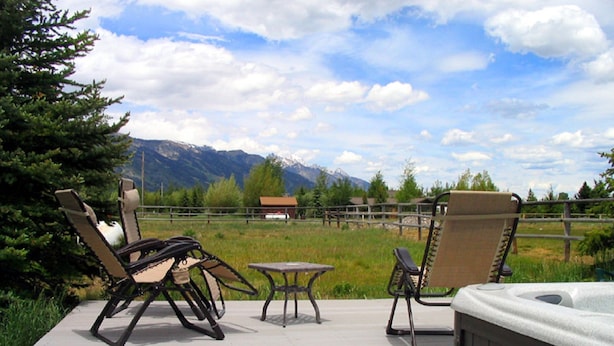 Balcony - The Sassy Moose Inn (Wilson)