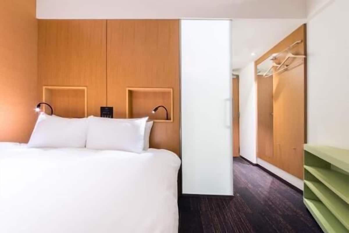 Premium bedding, down comforters, desk, blackout drapes