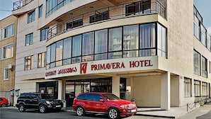 A multi-story hotel with a prominent sign reading "Primavera Hotel". - Cph Hotel Primavera (Tbilisi)
