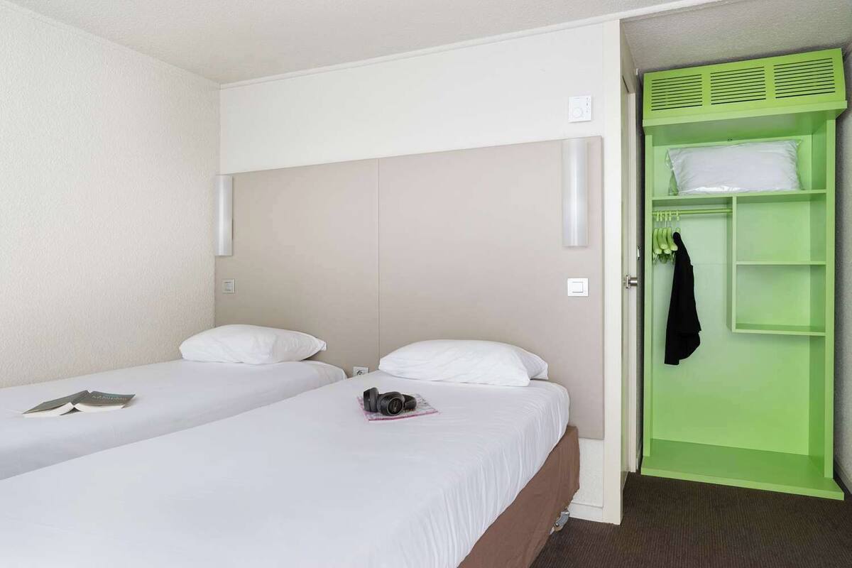 Standard Twin Room, 2 Twin Beds | Desk, iron/ironing board, free WiFi, bed sheets