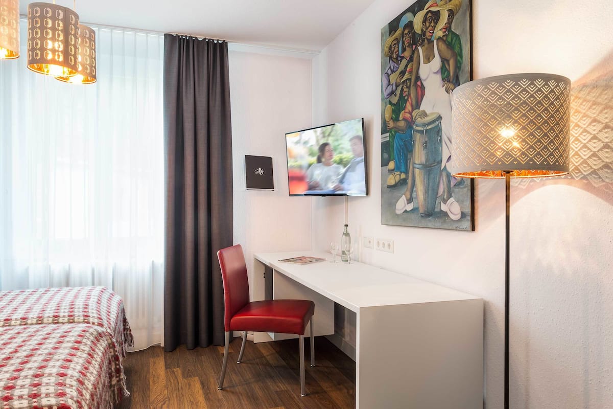 in-room business centre