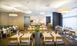Lunch, brunch served; local cuisine, sea views