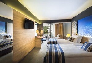 Suite – junior | Minibar, safe på rommet, skrivebord og strykejern/-brett