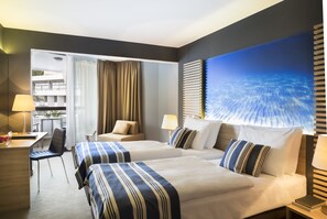 Junior-Suite | Minibar, Zimmersafe, Schreibtisch, Bügeleisen/Bügelbrett