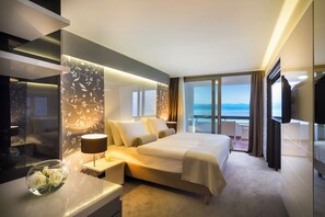 Phòng Suite | Minibar, két bảo mật tại phòng, bàn 
