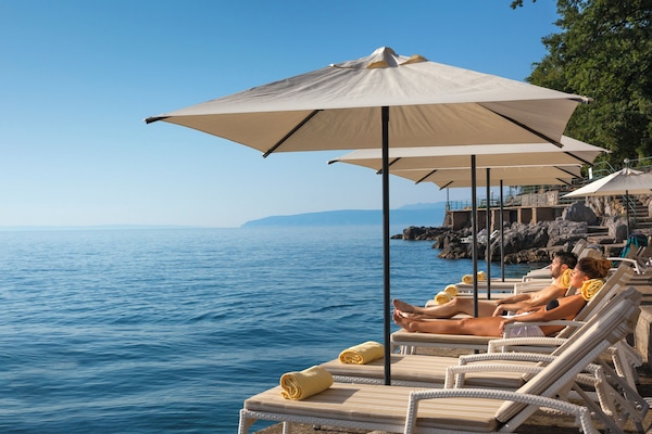 Beach nearby, white sand, sun loungers, beach umbrellas