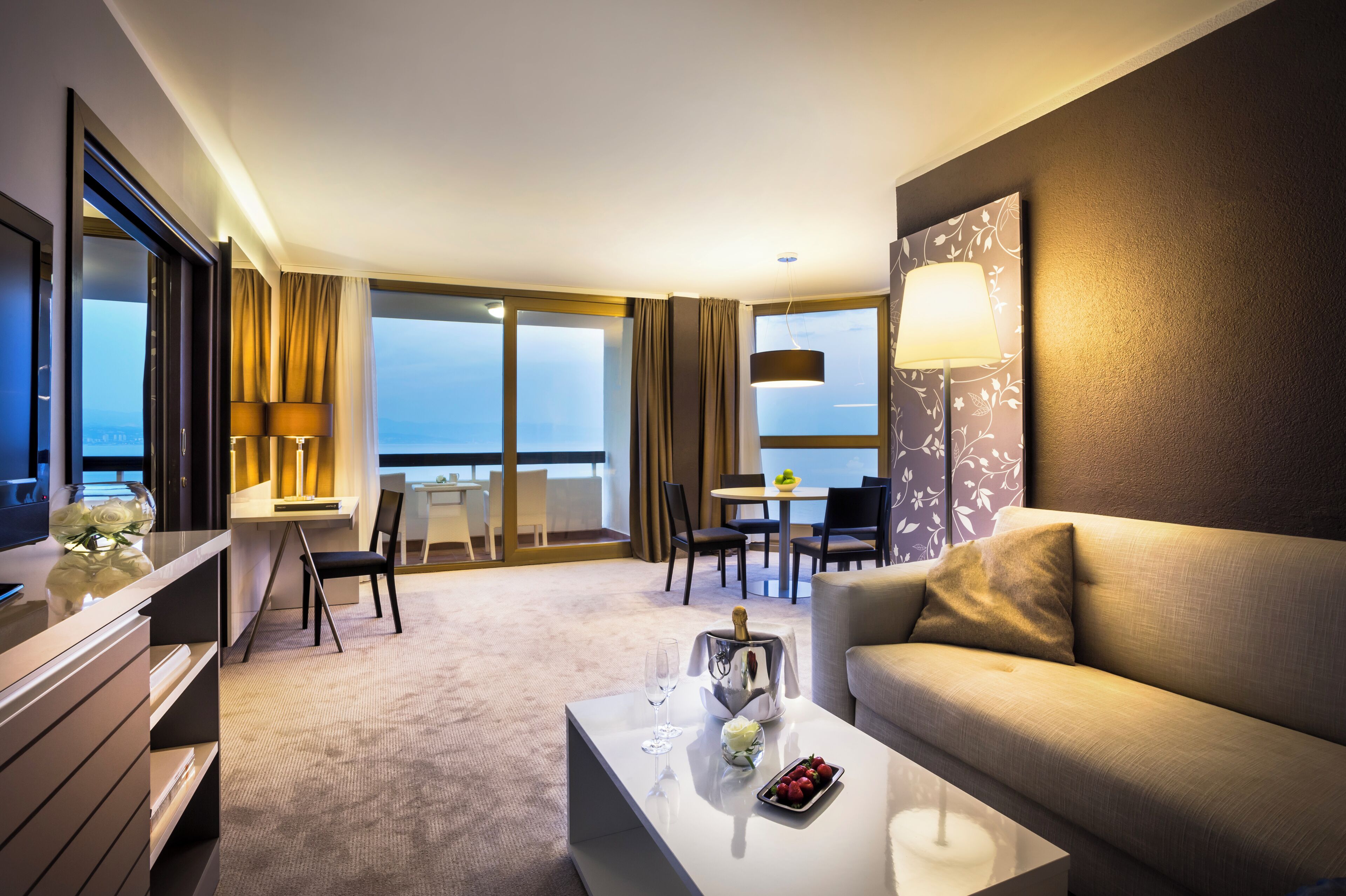 suite | living area | tv