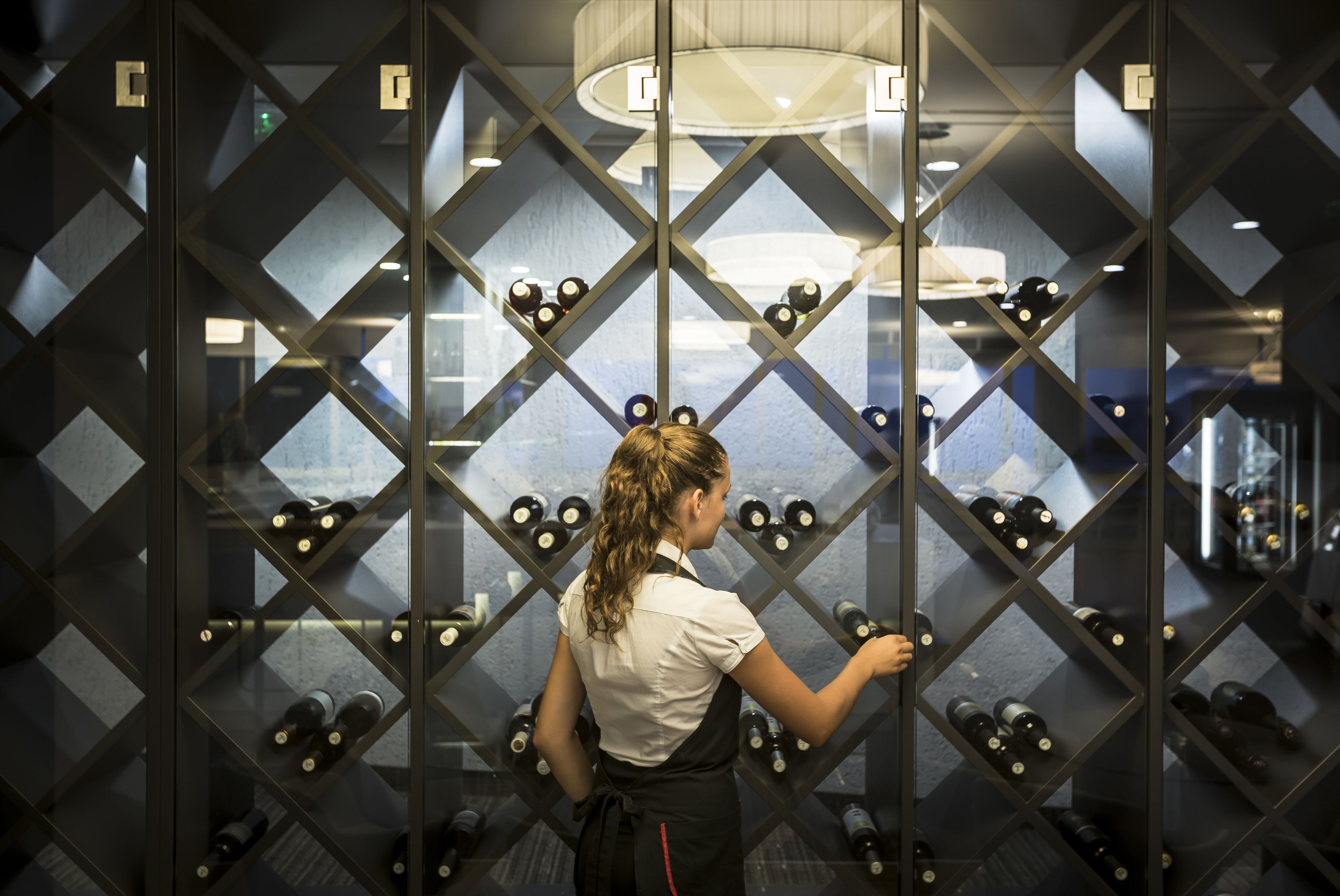 lobby lounge, ocean views, open daily