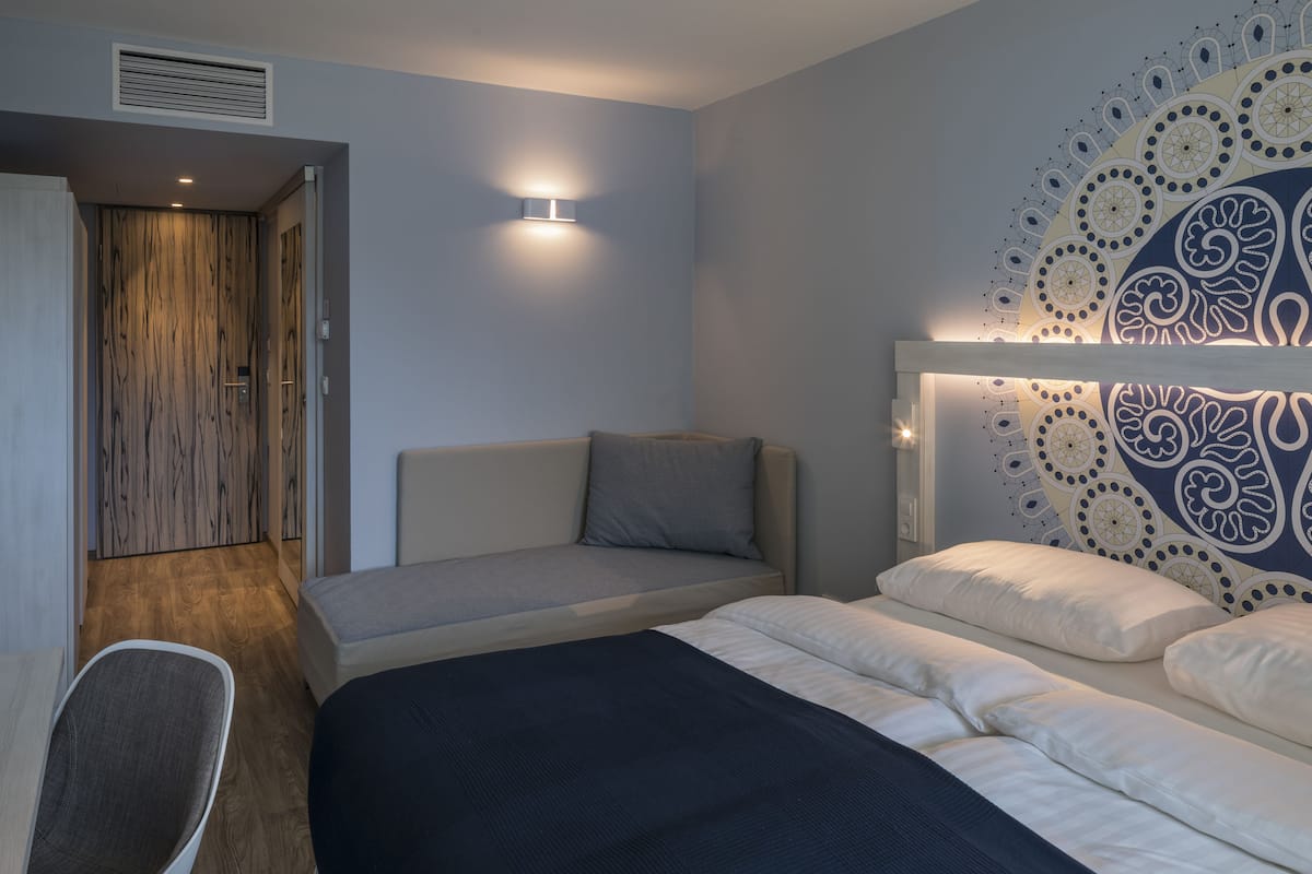 Comfort Double Room | Minibar, in-room safe, desk, blackout drapes