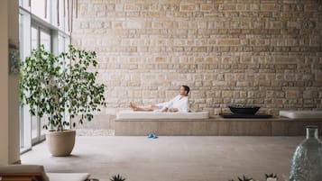 Couples treatment rooms, sauna, aromatherapy, body scrubs