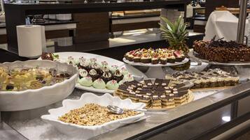 Breakfast and dinner served