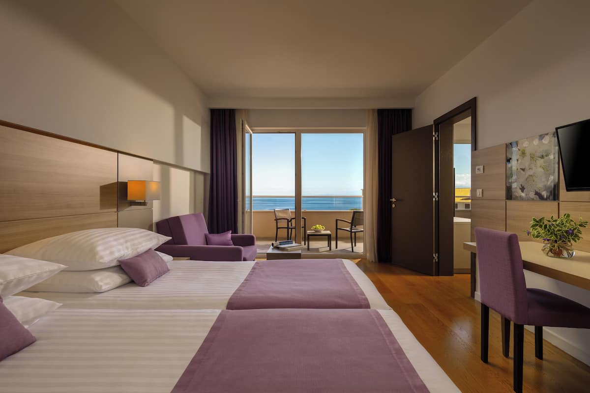 Suite, Balcony | 1 bedroom, minibar, in-room safe, desk