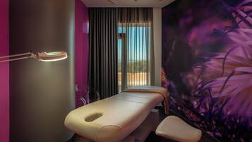 Sauna, hot tub, Turkish bath, body treatments, hydrotherapy