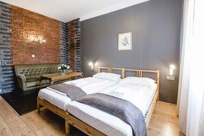 ห้องจูเนียร์สวีท, 1 ห้องนอน, ปลอดบุหรี่, อ่างอาบน้ำ | โต๊ะทำงาน, ผ้าม่านกันแสง, Wi-Fi ฟรี