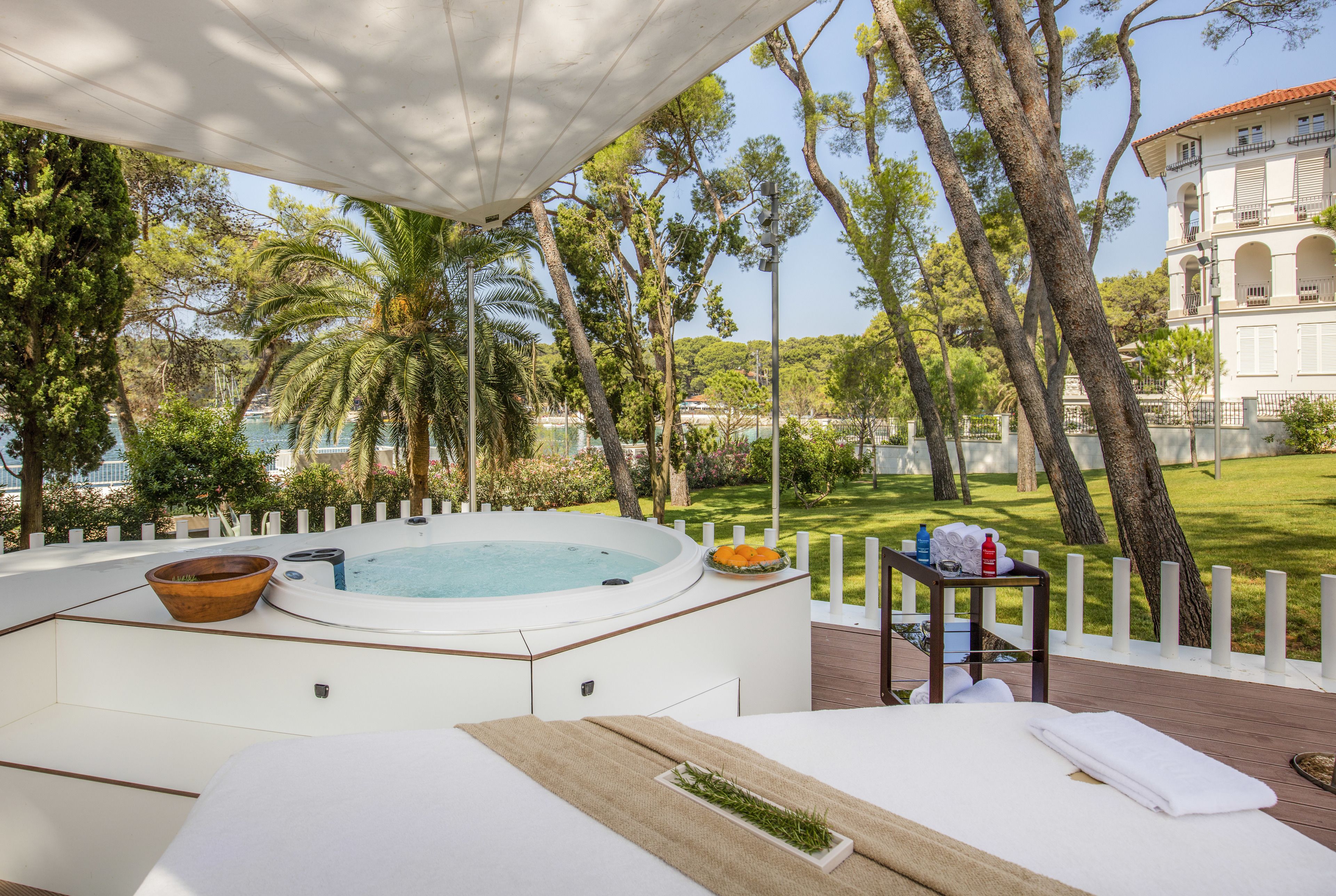 hot tub, steam room, body treatments, hydrotherapy, facials