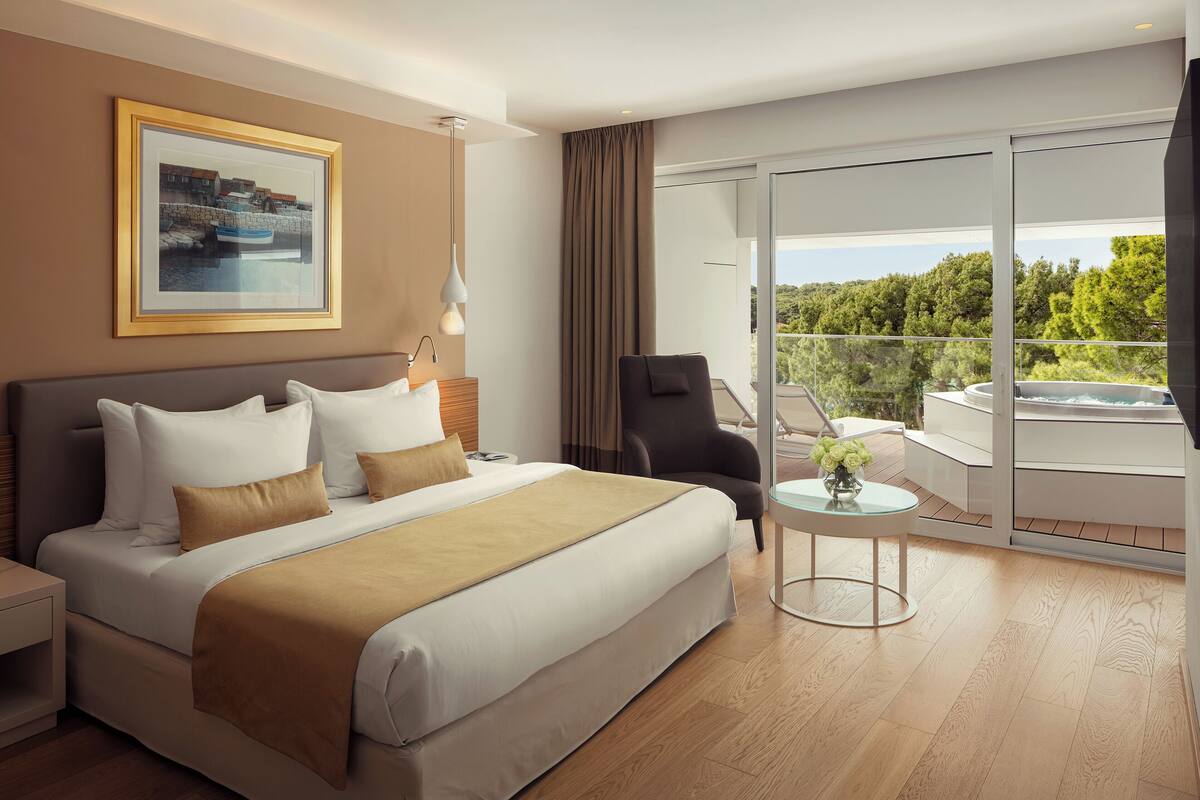 Minibar, in-room safe, desk, blackout drapes