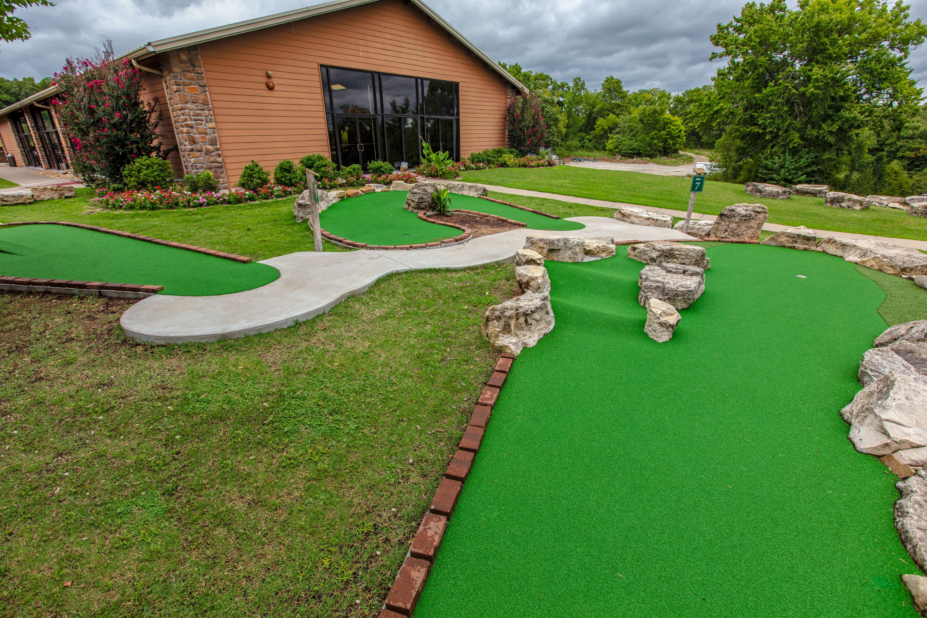 Mini-golf