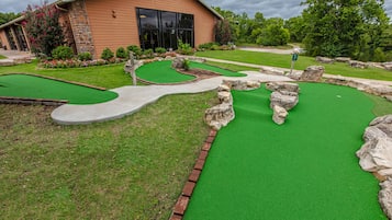 Mini-golf