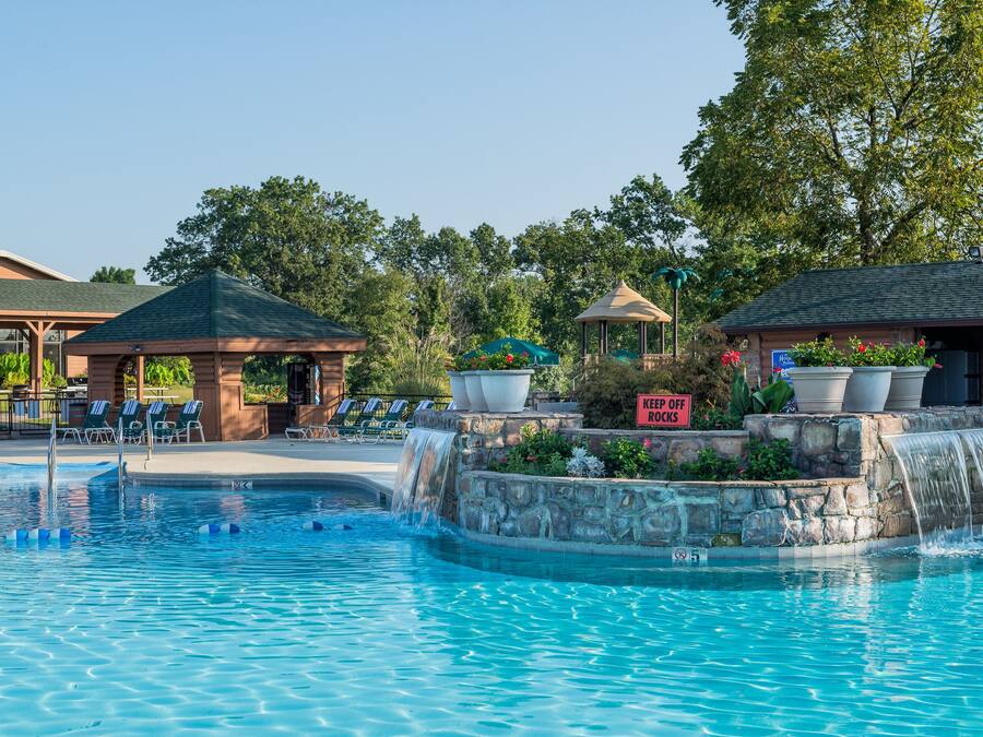 Indoor pool, 2 outdoor pools