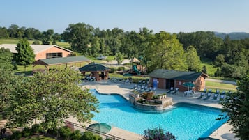 Piscine couverte, 2 piscines extérieures