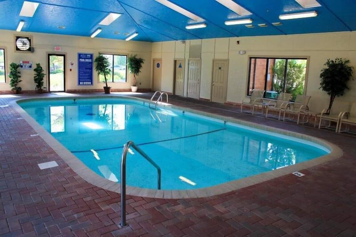 Alberca | Alberca techada y 2 albercas al aire libre