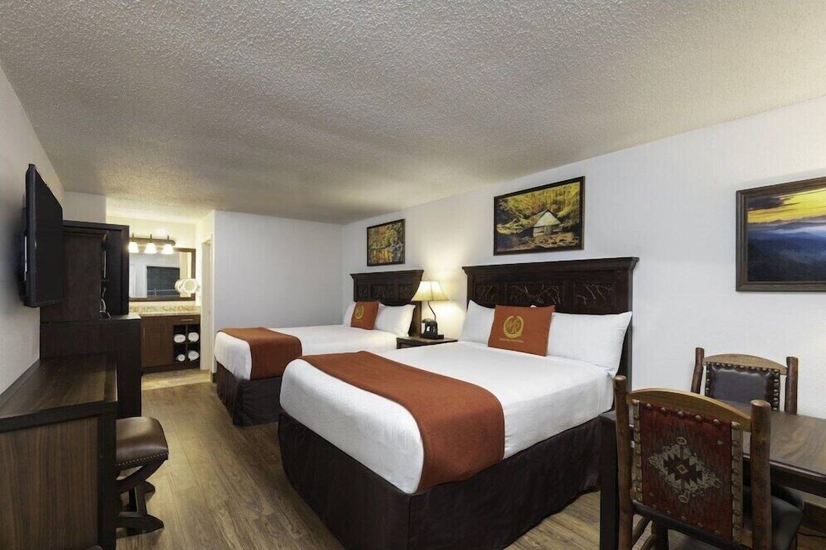 Premium bedding, in-room safe, iron/ironing board, WiFi (free)