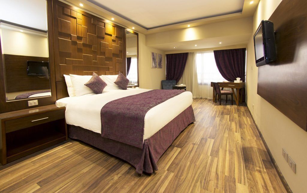 Minibar, in-room safe, blackout drapes, WiFi (free)